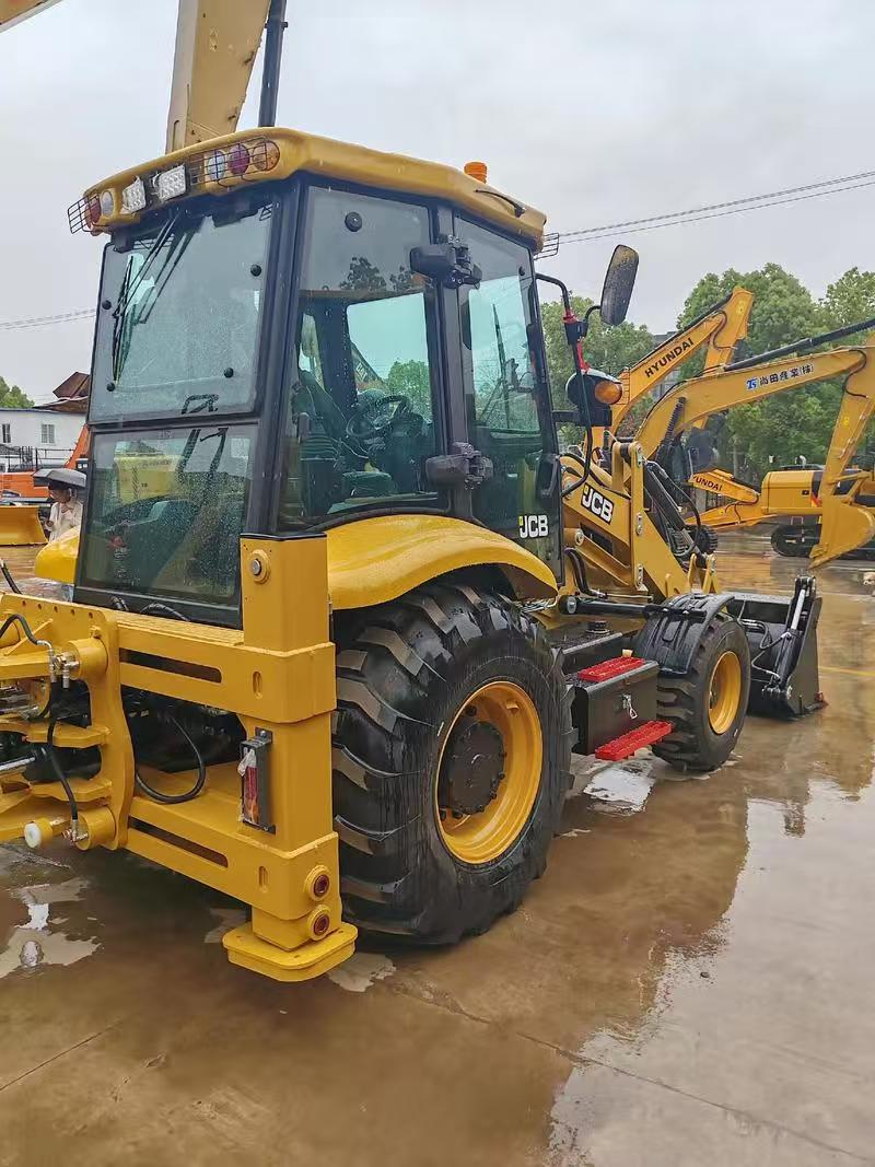 JCB 3CX backhoe loader · Rear excavator and operator cab