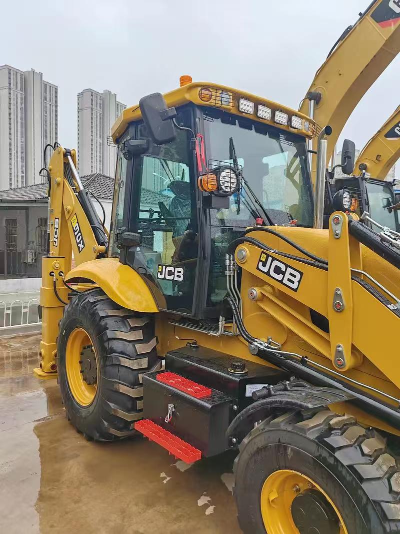 JCB 3CX backhoe loader · Front loader assembly and cab