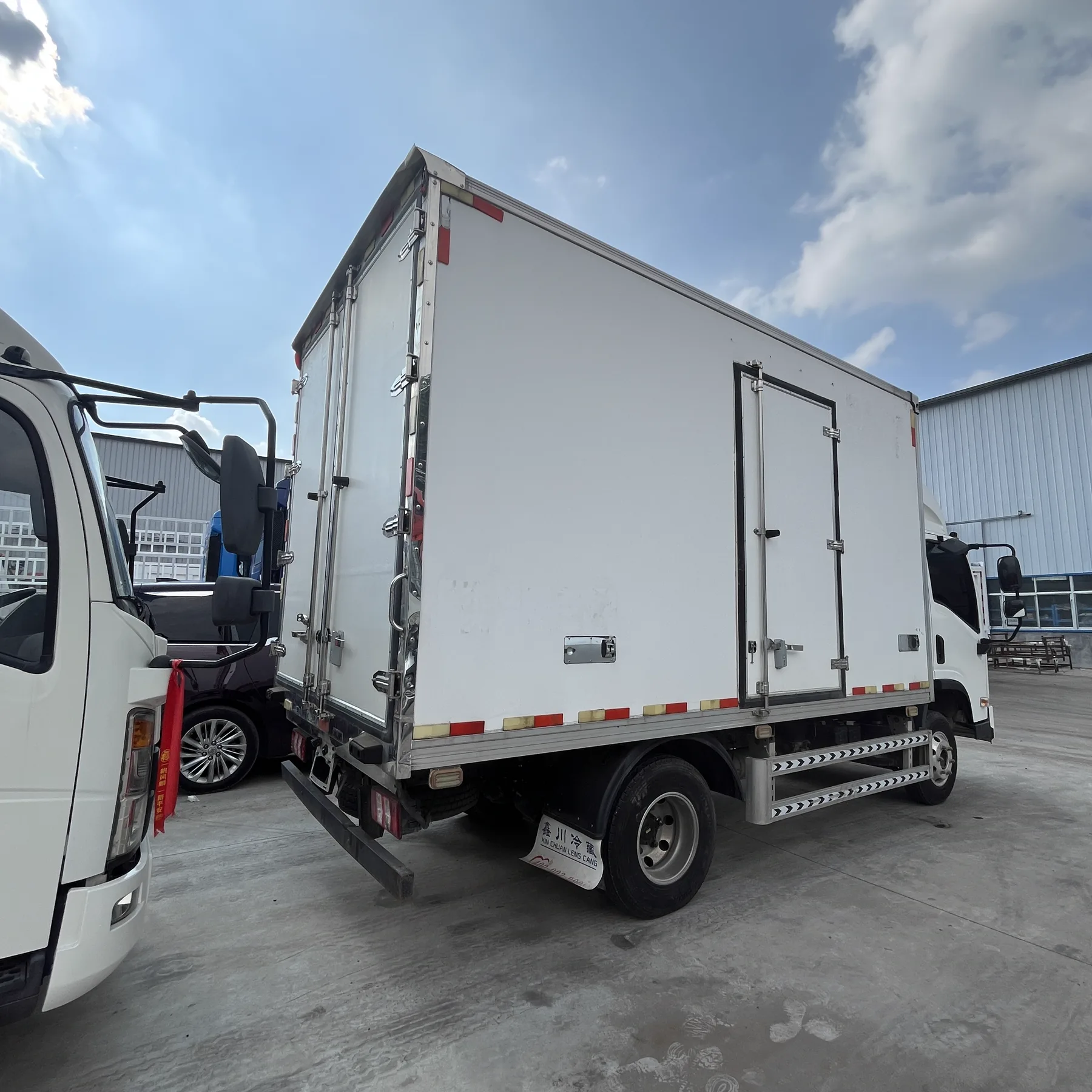 Xuande X9 refrigerated truck rear view